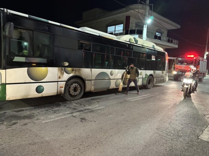 Μολότοφ σε λεωφορείο επί της Φυλής έριξαν ανήλικοι Ρομά - Έντρομοι βγήκαν έξω οι επιβάτες