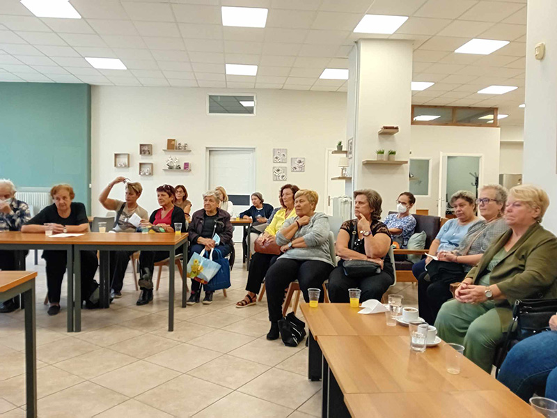 Ενημερωτικές ομιλίες για θέματα διατροφής διοργάνωσαν τα ΚΑΠΗ Άνω Λιοσίων, Ζεφυρίου και Φυλής, σε συνεργασία με την διατροφολόγο – διαιτολόγο, BSC επιστημονική διευθύντρια του Κέντρου “Λόγω Διατροφής Άνω Λιοσίων” Ευθυμία Δέδε.