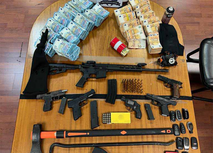 Καματερό: Συνελήφθησαν 3 άτομα για διαρρήξεις ΑΤΜ και οχημάτων σε όλη τη χώρα - Εκρηκτικές ύλες και πιστόλια στην κατοχή τους (φωτό)