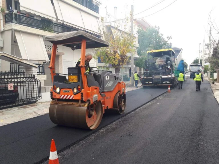Πετρούπολη: Άρχισαν μετά από τρίμηνη διακοπή τα έργα ασφαλτόστρωσης