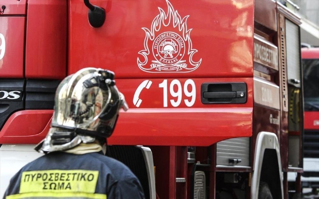 Συμβαίνει τώρα: Πυρκαγιά σε οικόπεδο με ξερά χόρτα στις Αχαρνές