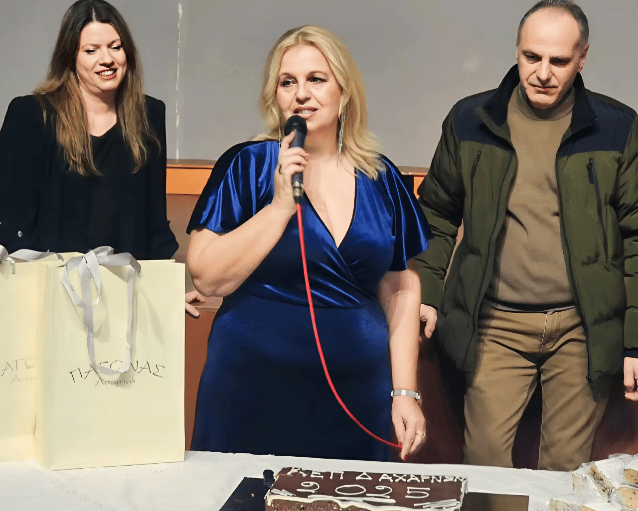 Έκοψαν τη Βασιλόπιτά τους τα ΚΕΠ του Δήμου Αχαρνών
