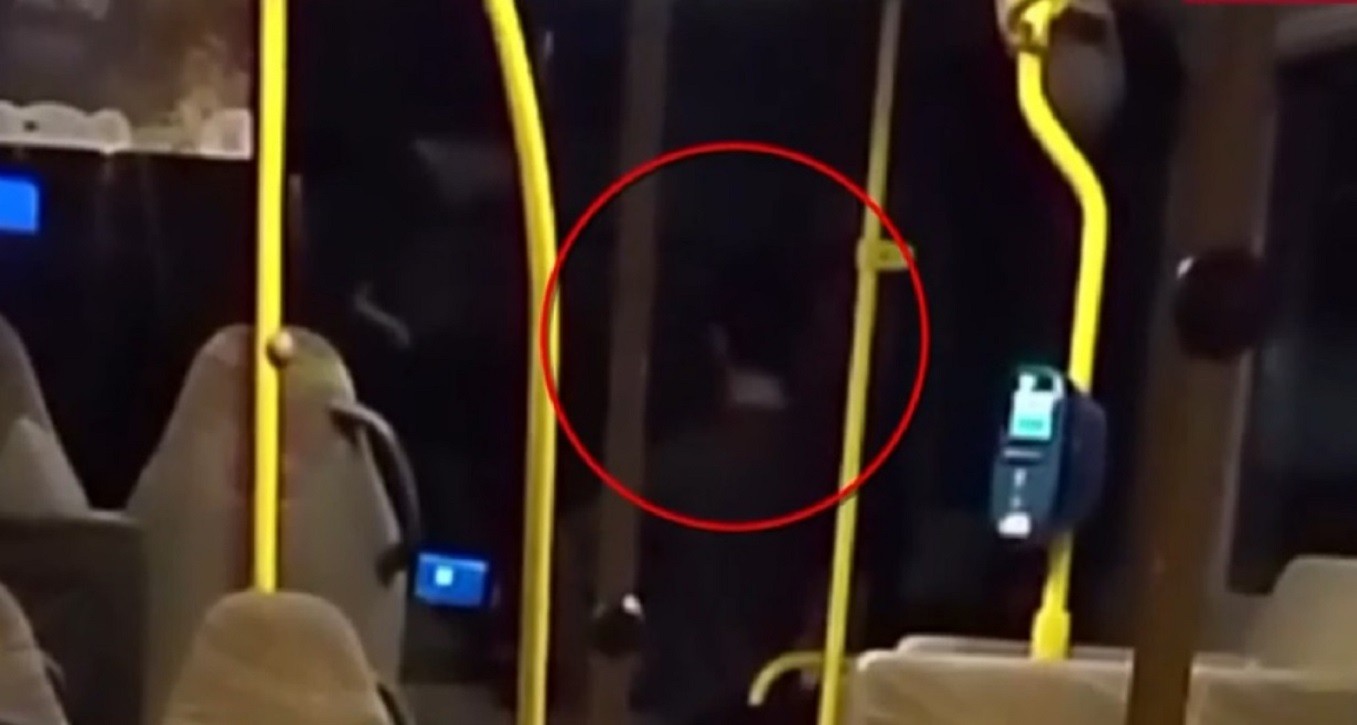 Άνω Λιόσια: Απομακρύνθηκε από τη θέση του ο οδηγός που έβαλε ανήλικο να οδηγήσει λεωφορείο