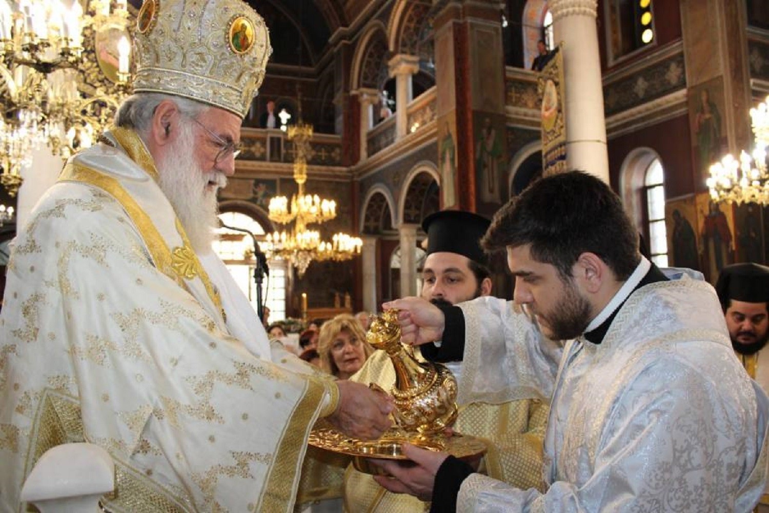 Σε κλίμα συγκίνησης η χειροτονία του διακόνου Κωνσταντίνου Κοντογιάννη στον Ιερό Ναό Κοιμήσεως Θεοτόκου στις Αχαρνές