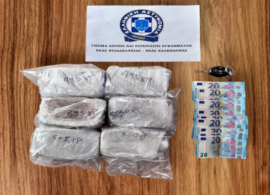 Σύλληψη 56χρονου στις Αχαρνές με 3 κιλά ηρωίνης – Την είχε κρύψει στο καπό του αυτοκινήτου