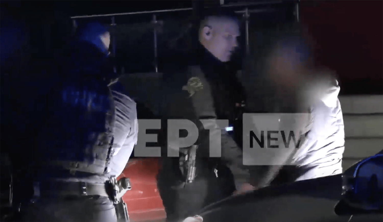 Ζεφύρι: Νυχτερινή περιπολία της ΟΠΚΕ και συλλήψεις μπροστά στην κάμερα