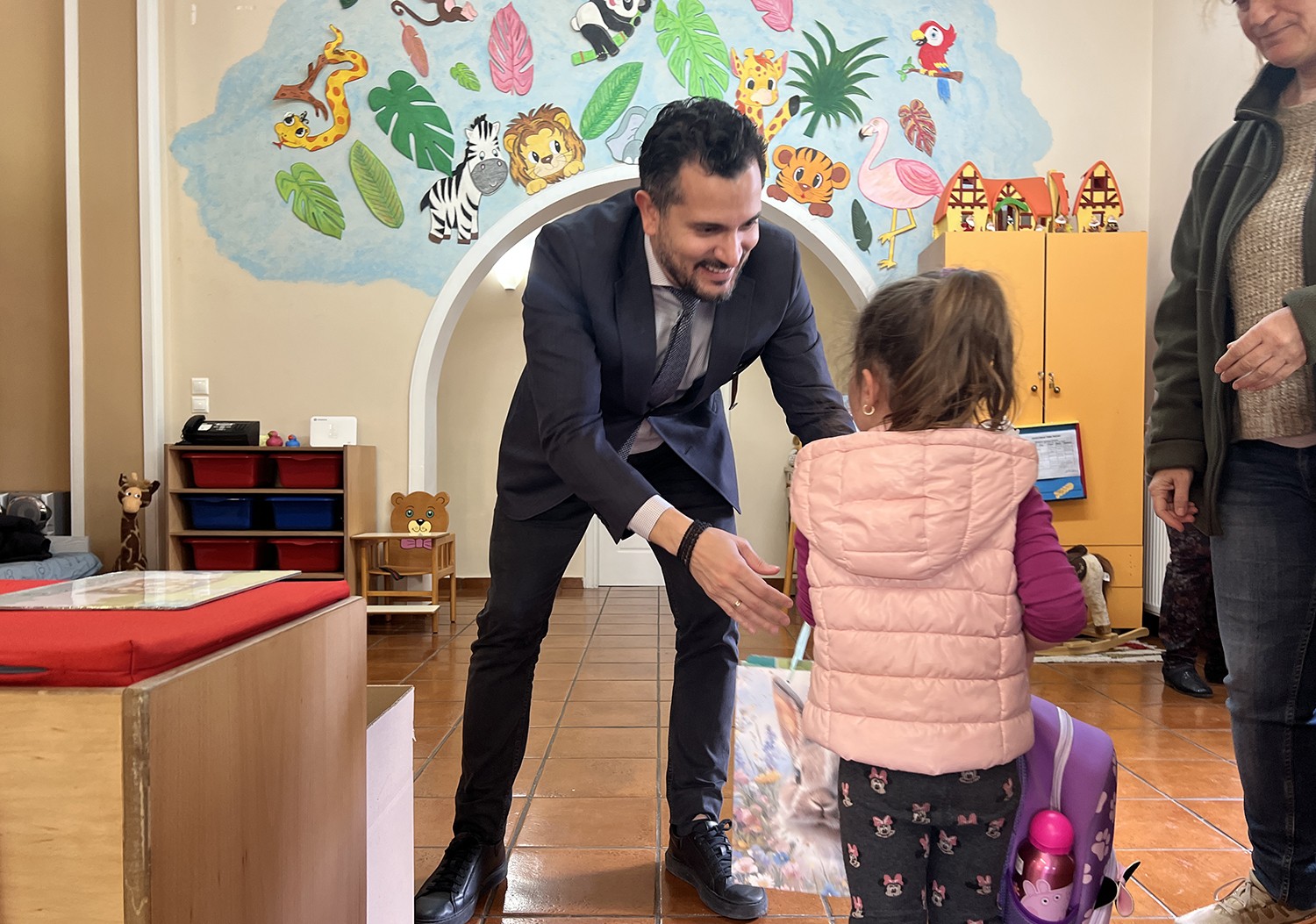 Πήραν δώρα, ανταπέδωσαν αγάπη τα παιδιά στους βρεφονηπιακούς σταθμούς του Δήμου Αγίων Αναργύρων-Καματερού