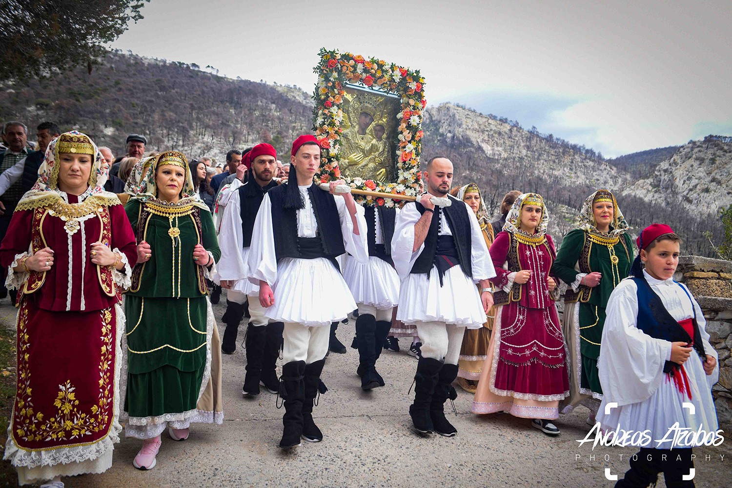 Άνω Λιόσια: Πίστη, λαμπρότητα και κατάνυξη στην κάθοδο της Εικόνας της Παναγίας από τη Μονή Κλειστών