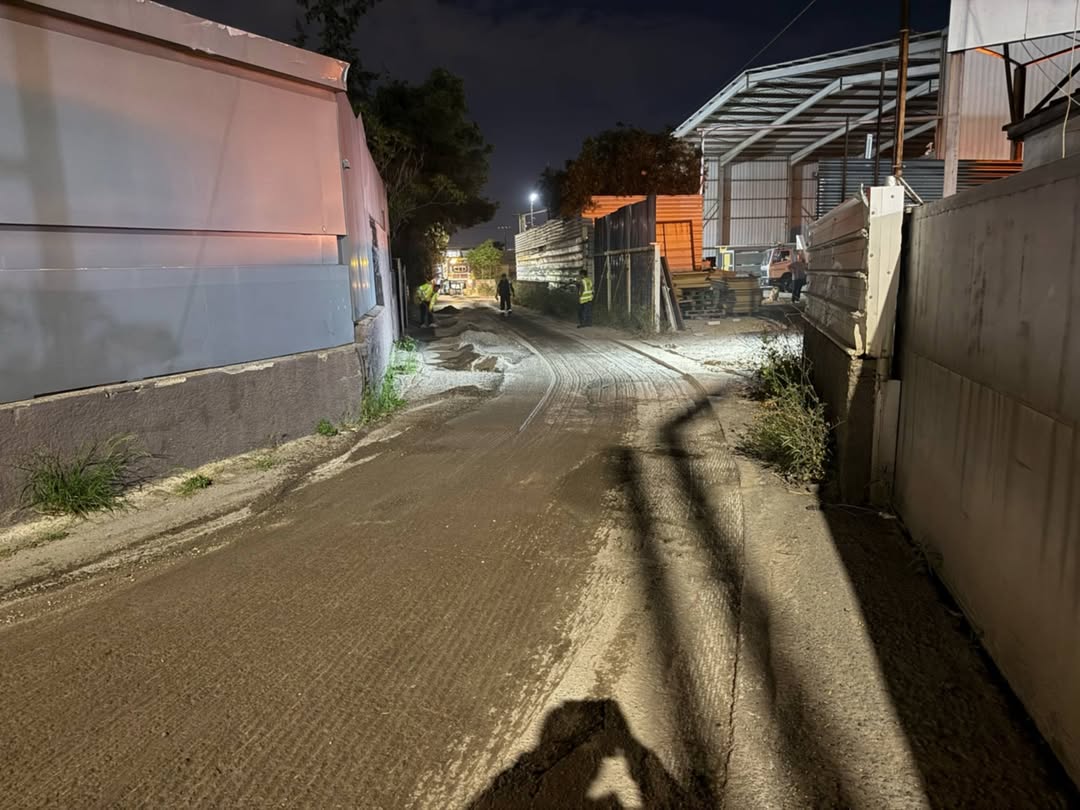 Σε εξέλιξη έργο ασφαλτόστρωσης στην οδό Ιβίσκου από τον Δήμο Αχαρνών