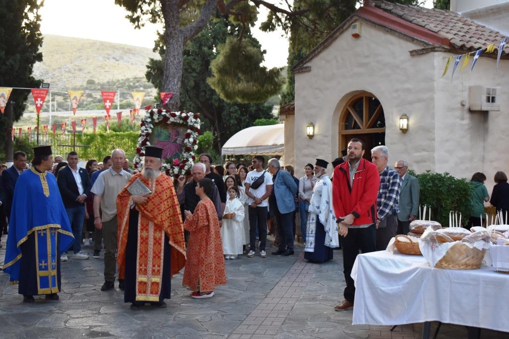 Με λαμπρές τιμές ο εορτασμός στη γραφική Μονή Άγιου Ιωάννη Θεολόγου στα Άνω Λιόσια