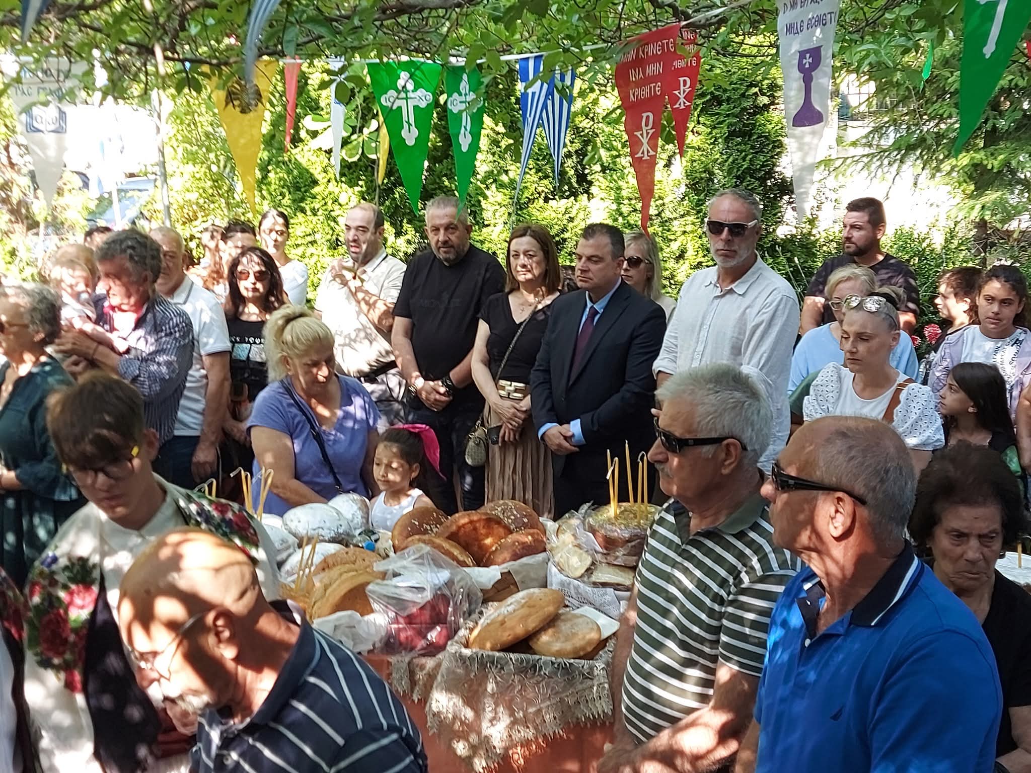 Με ευλάβεια και κατάνυξη οι Αχαρνείς τίμησαν την εορτή του Αγίου Πνεύματος στην Αγία Τριάδα Πάρνηθας