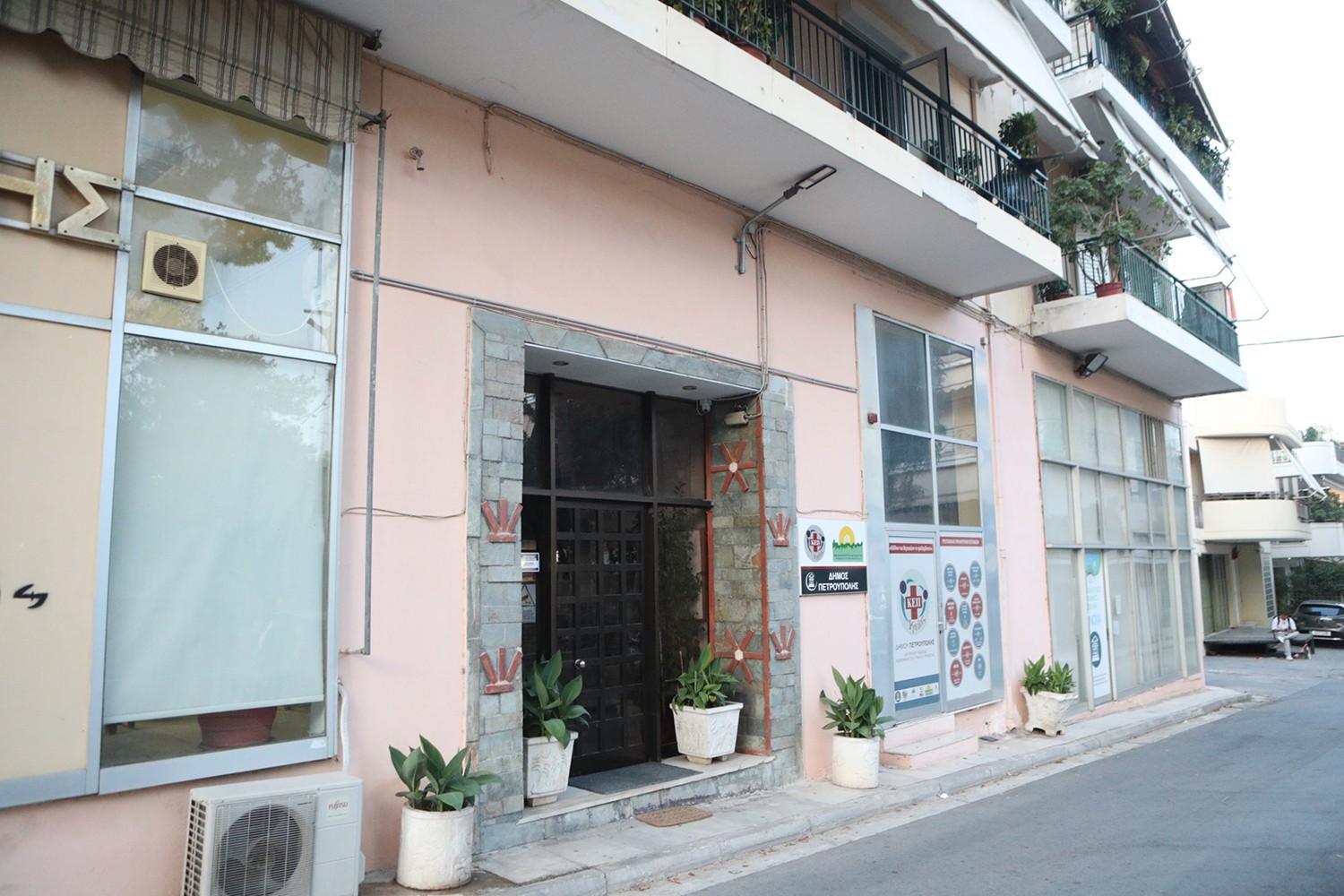 Πετρούπολη: Άφαντος παραμένει ο δράστης που γρονθοκόπησε οδηγό στην Πετρούπολη – Συνελήφθησαν λάθος άτομο και ο πατέρας του