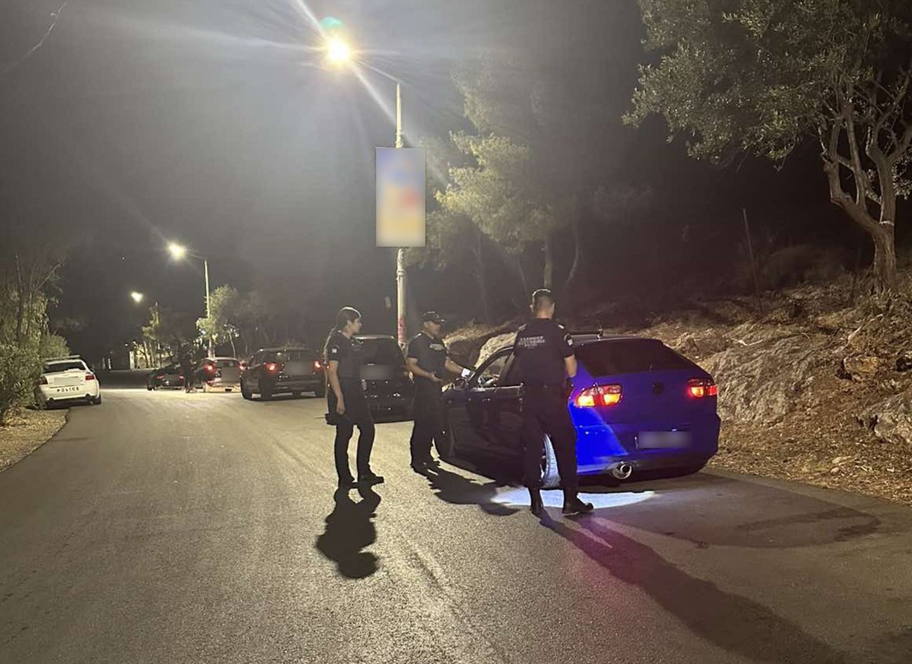 Εκατόν εξήντα αστυνομικοί έλεγχοι σε Ίλιον και Πετρούπολη – Βρέθηκαν διανομείς χωρίς δίπλωμα οδήγησης
