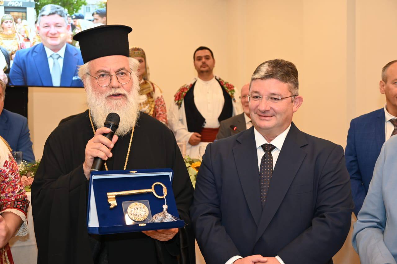 Με το Χρυσό κλειδί της πόλης τίμησαν οι Αχαρνές τον Μητροπολίτη κ.Αθηναγόρα