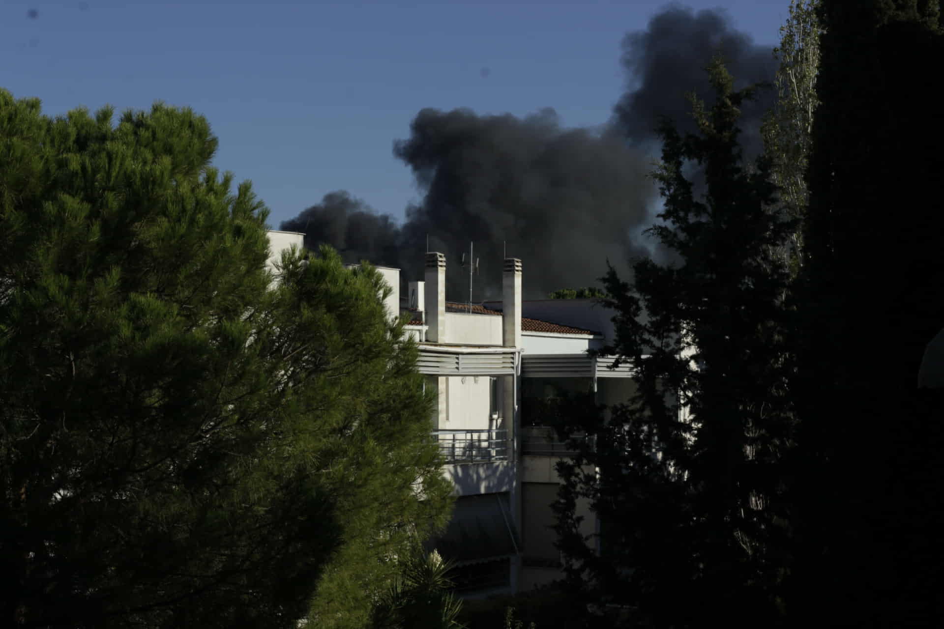 Αχαρνές: Μεγάλη πυρκαγιά σε επιχείρηση – Μήνυμα της Πολιτικής Προστασίας(φωτογραφίες)