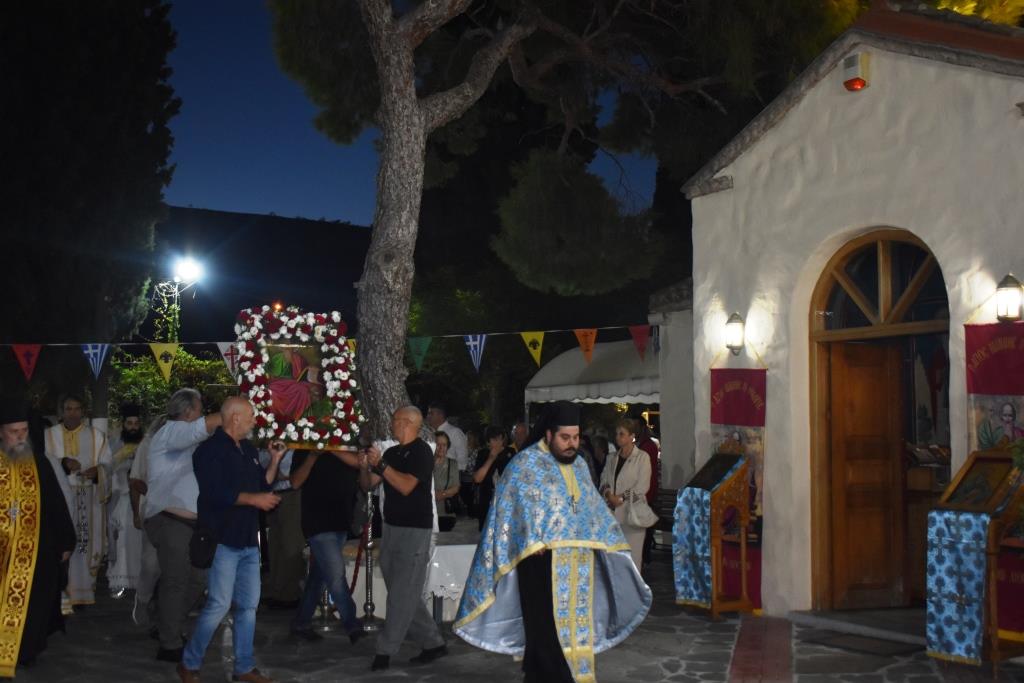 Με κατάνυξη οι κάτοικοι της 4ης συνοικίας γιόρτασαν τον Ι.Ν. Αγίου Ιωάννη Θεολόγου στα Άνω Λιόσια