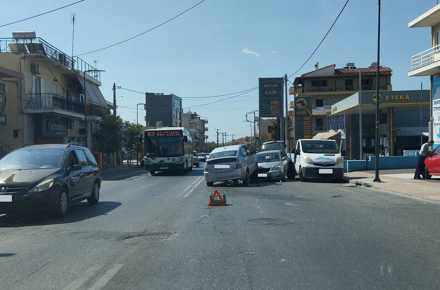 Καματερό: Τροχαίο στη λεωφόρο Φυλής, χωρίς ευτυχώς σοβαρό τραυματισμό