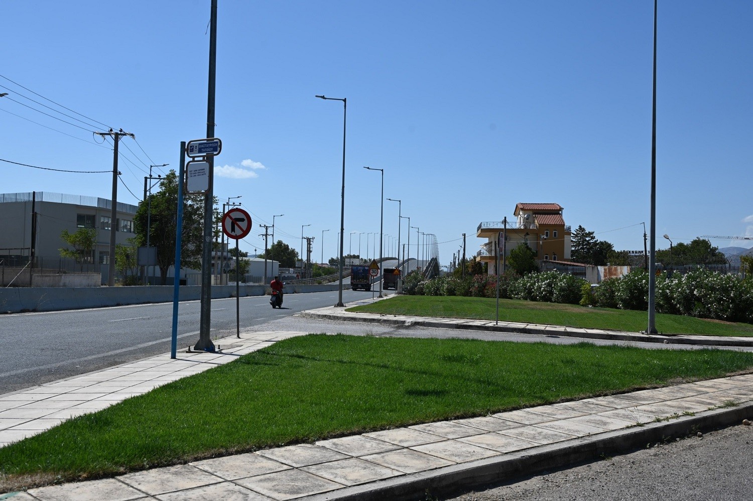 Δήμος Αχαρνών: Ανάπλαση κεντρικών νησίδων από την υπηρεσία πρασίνου