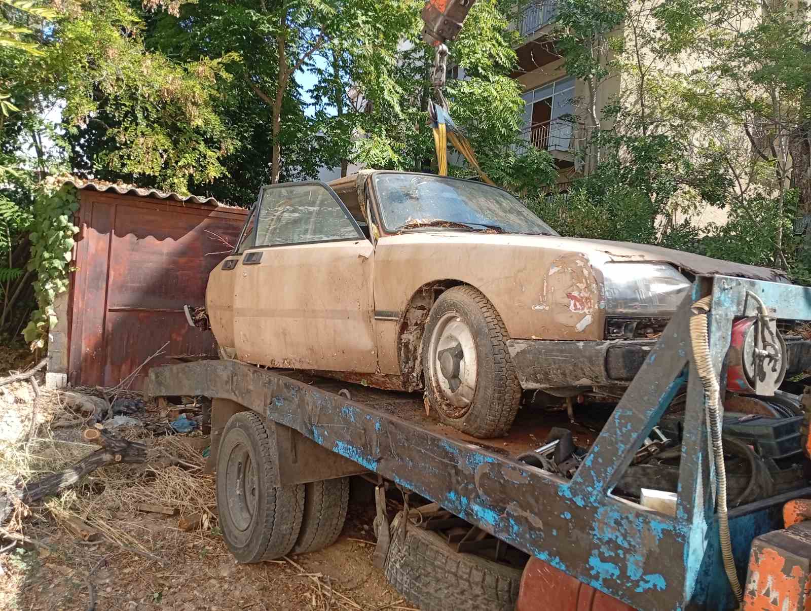 Νέα επιχείρηση απομάκρυνσης εγκαταλελειμμένων οχημάτων από τη Δημοτική Αστυνομία Αχαρνών