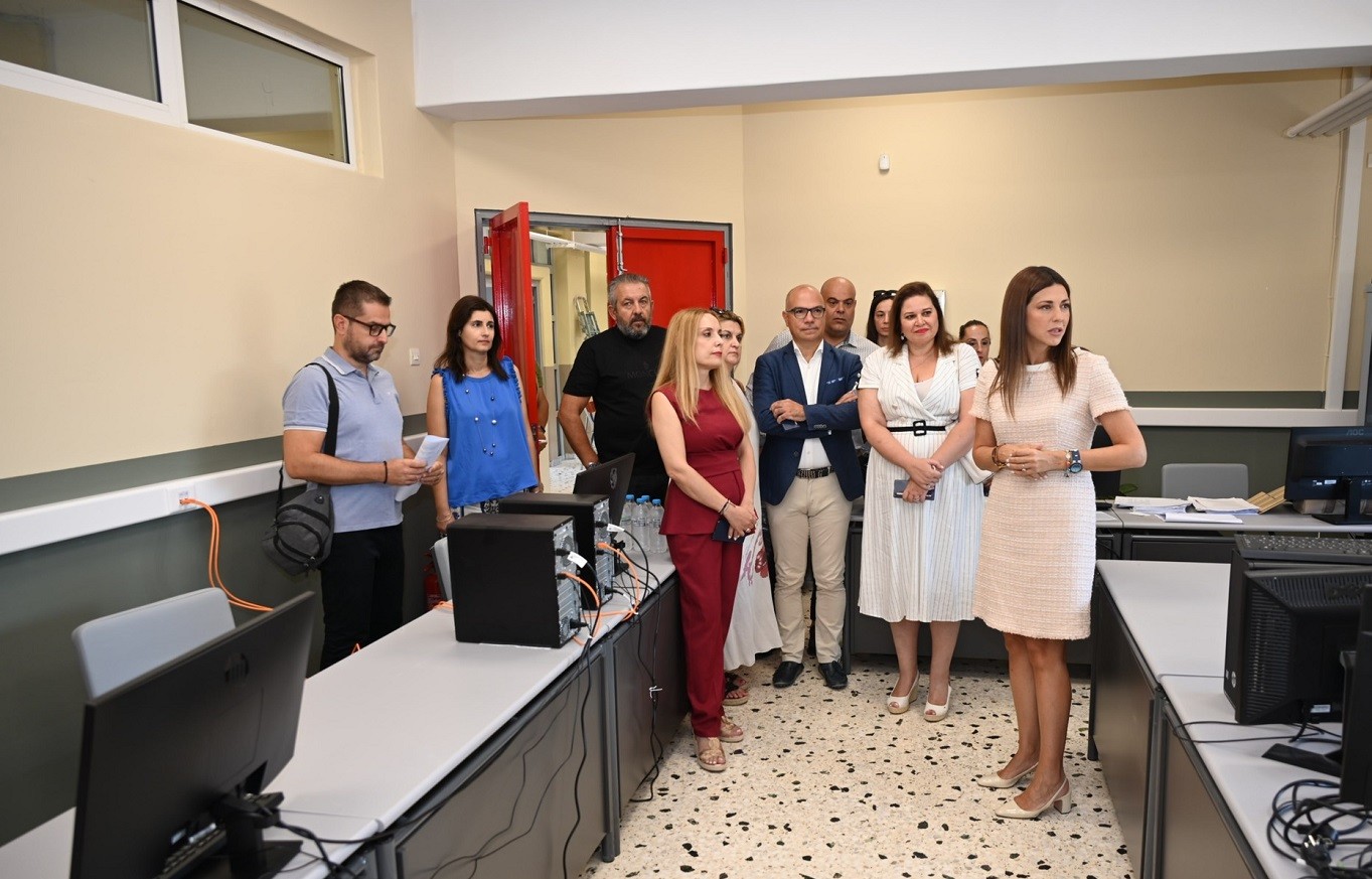 Αχαρνές: Τα δύο Δημόσια Ωνάσεια σχολεία επισκέφτηκε η Σοφία Ζαχαράκη