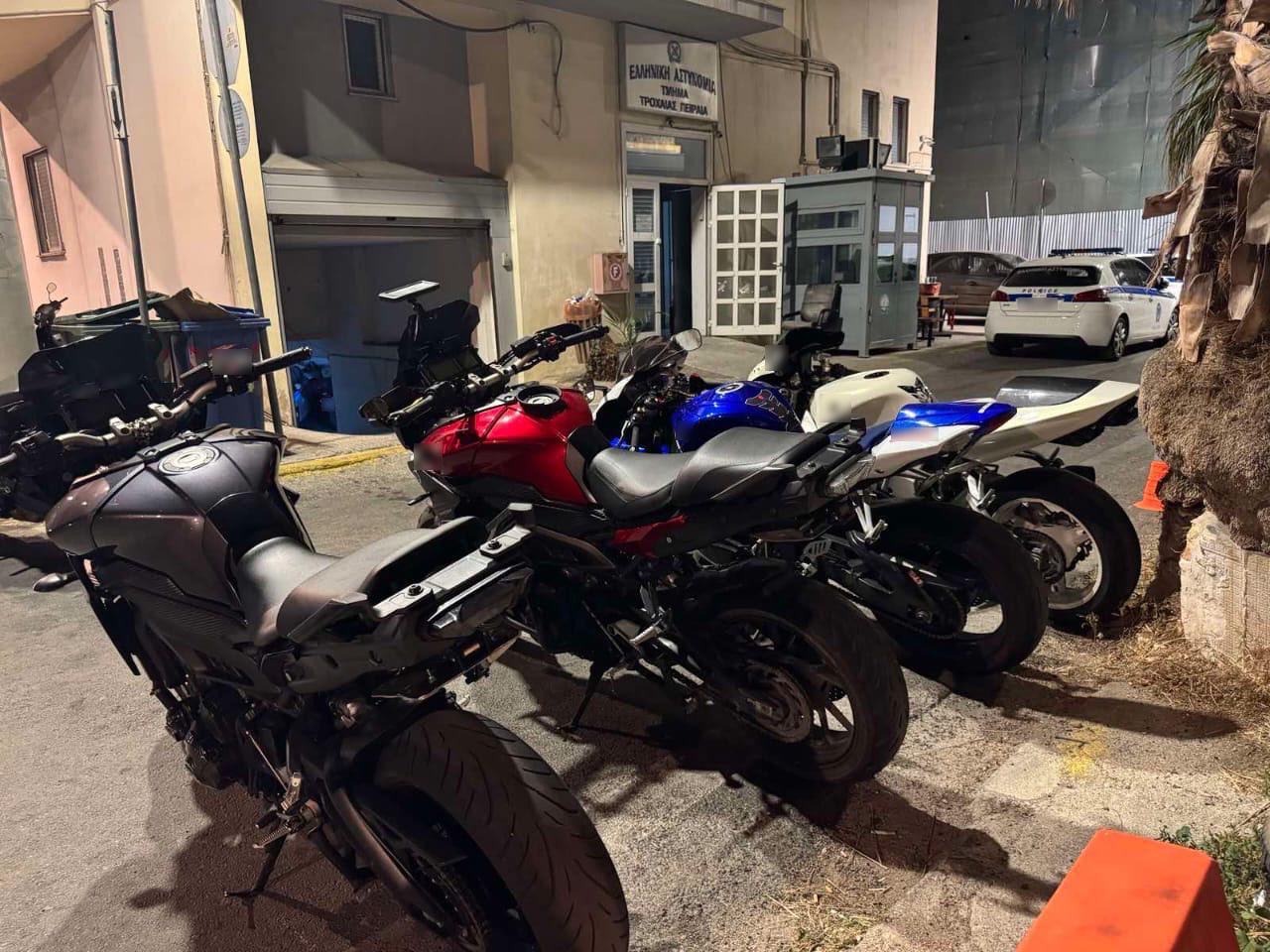 Άγρια νύχτα στη Βαρυμπόμπη: Δικυκλιστές με 200 χλμ/ώρα σε κόντρες – Καταδίωξη μέχρι το ΣΕΦ