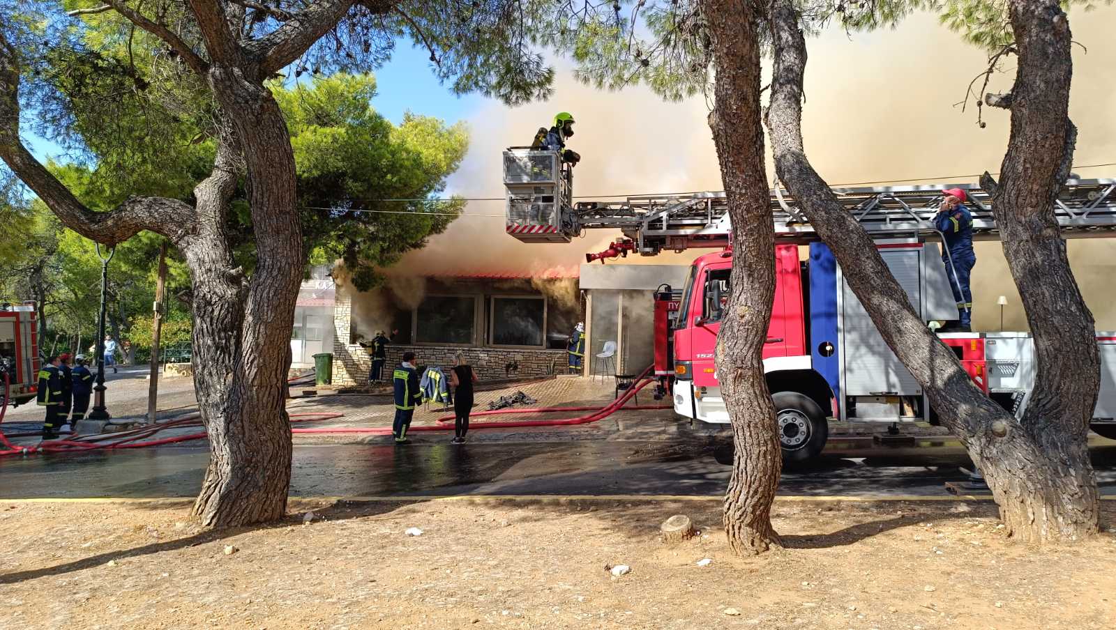 Έσβησε η φωτιά σε καφετέρια στους Θρακομακεδόνες