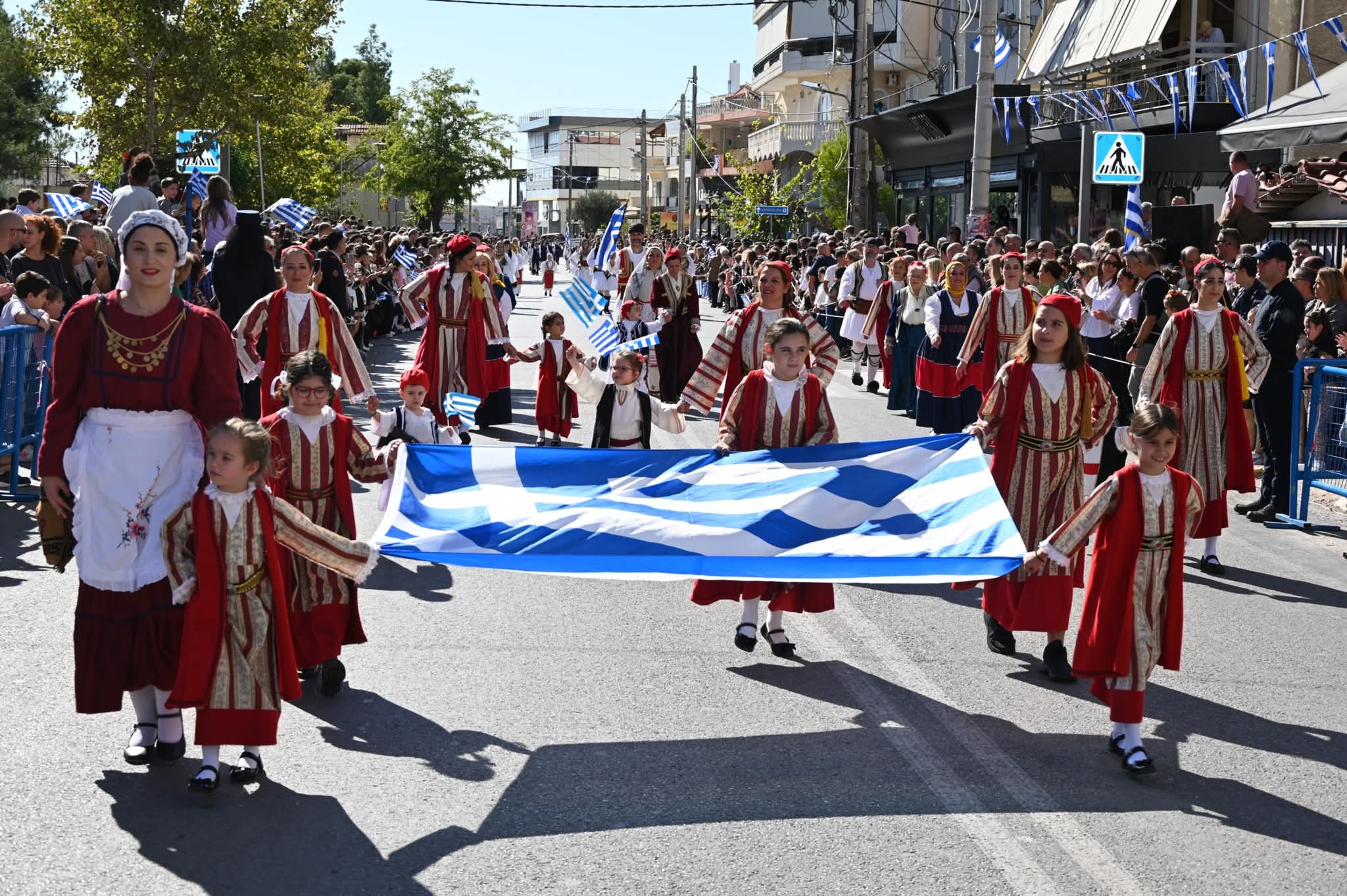 Αχαρνές: Με υπερηφάνεια και μια μεγαλοπρεπή παρέλαση τίμησαν την 28η Οκτωβρίου