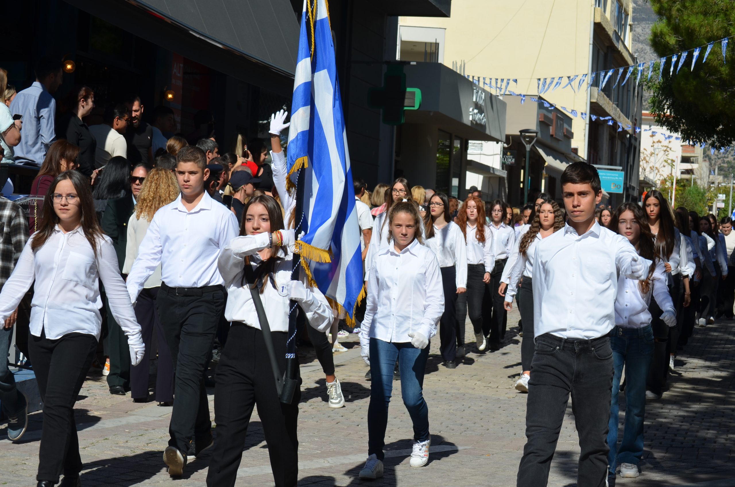 Άνω Λιόσια: Με μεγαλοπρεπή παρέλαση μαθητές και Σύλλογοι κράτησαν ζωντανή τη μνήμη από το ιστορικό ΟΧΙ του 1940