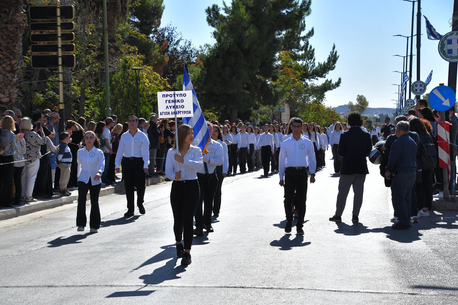 Καμάρι και μεγαλοπρέπεια στην παρέλαση μαθητών από Αγίους Αναργύρους και Καματερό για την εθνική επέτειο της 28ης Οκτωβρίου