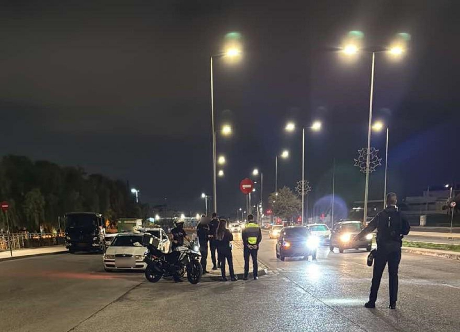 Εκτεταμένη τροχονομική επιχείρηση στους Αγίους Αναργύρους – Αφαιρέθηκαν άδειες κυκλοφορίας και μεταφέρθηκαν με γερανό οχήματα