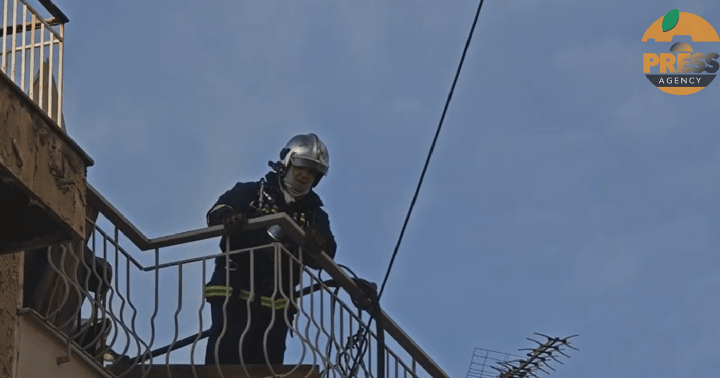 Φωτιά σε ταράτσα κατοικίας στους Αγίους Αναργύρους – Ακούστηκαν εκρήξεις