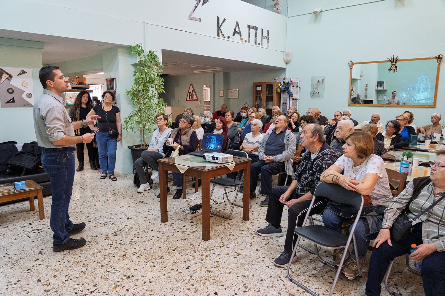 Ενημερωτικές ομιλίες στα ΚΑΠΗ Δήμου Ιλίου από αστυνομικούς για  την αποφυγή εξαπάτησης των ηλικιωμένων