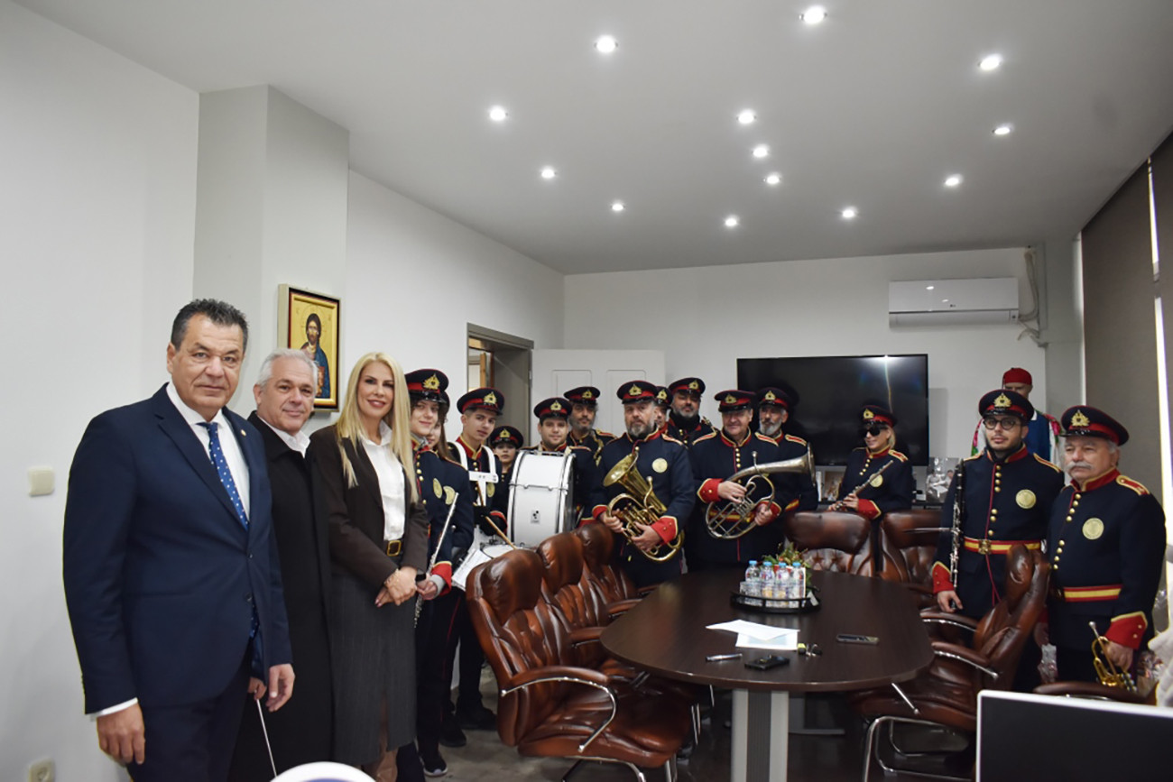 Πρωτοχρονιάτικα κάλαντα στον Χρήστο Παππού από τη Φιλαρμονική Δήμου Φυλής