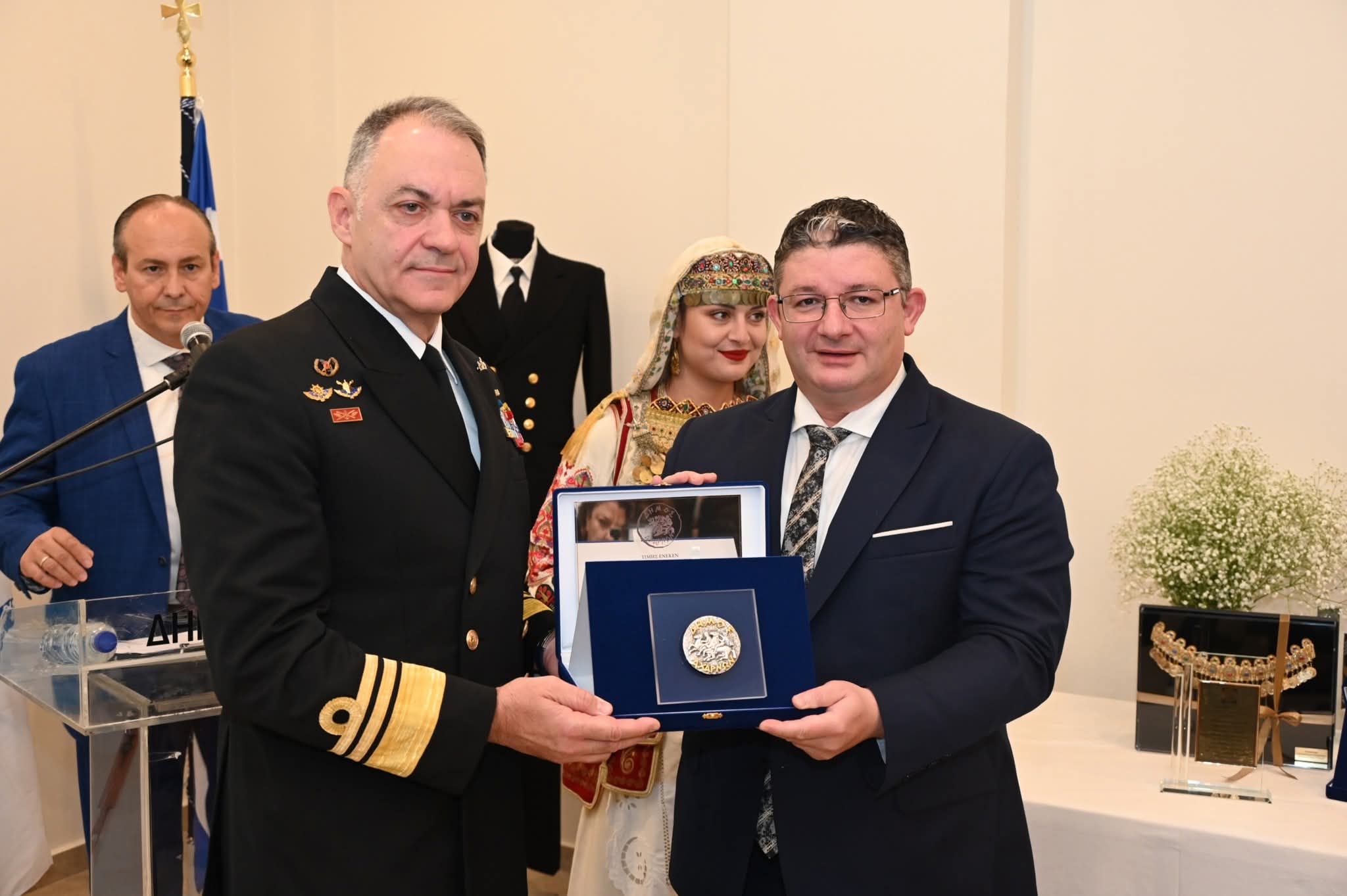 Οι Αχαρνές τίμησαν τον Μενιδιάτη Αρχηγό του ΓΕΝ Δημήτριο Ελευθέριο Κατάρα