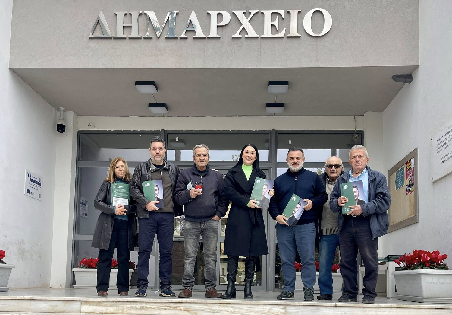 Δράση ενημέρωσης από κλιμάκιο του ΠΑΣΟΚ στην κεντρική πλατεία Άνω Λιοσίων