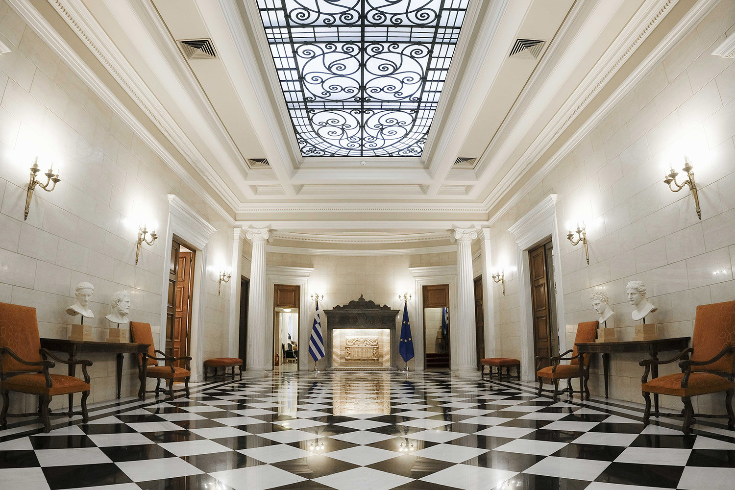 Στο Μέγαρο Μαξίμου για τα κάλαντα στον πρωθυπουργό η Ένωση Λιοσιωτών Ιλίου