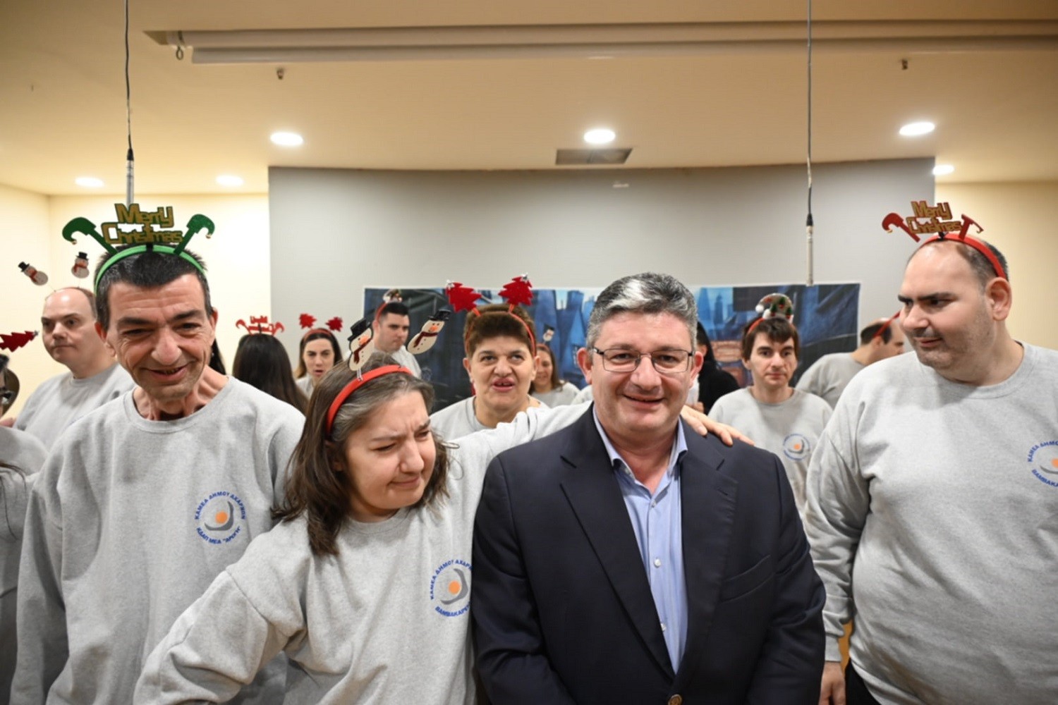 Αχαρνές: Μια αξέχαστη χριστουγεννιάτικη παράσταση από το ΚΔΑΠ ΑμεΑ «Αρωγή» και τη Στέγη Υποστηριζόμενης Διαβίωσης «Βαμβακάρειο»