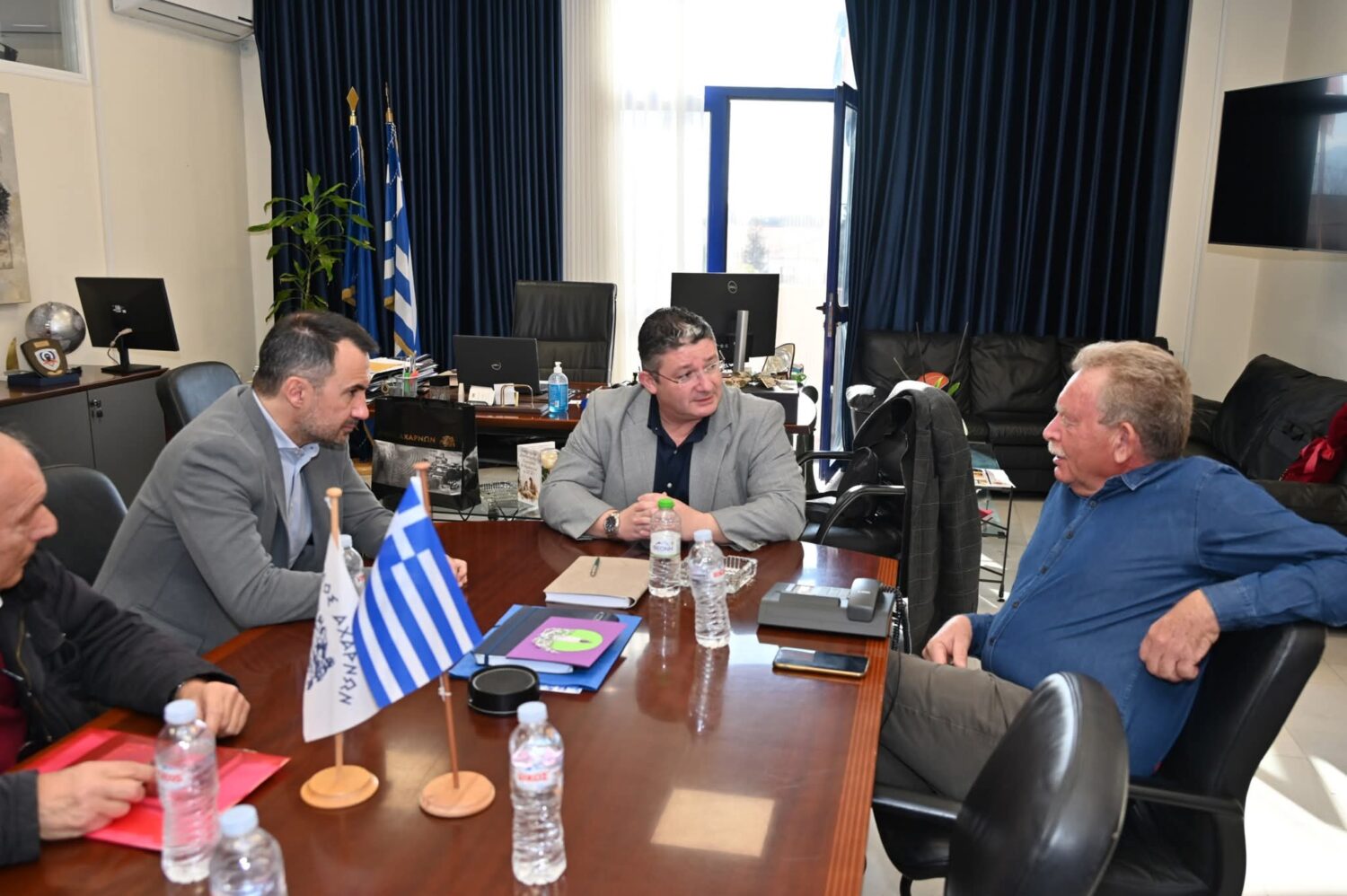 Στις Αχαρνές ο Αλέξης Χαρίτσης – Συνάντηση με τον δήμαρχο Σπύρο Βρεττό