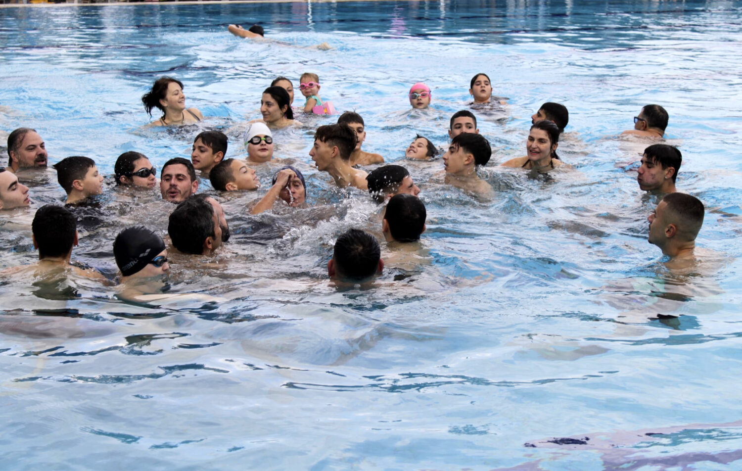 Μαθητής του μουσικού Γυμνασίου Ιλίου ο νεαρός που έπιασε τον Σταυρό στο κολυμβητήριο του Ολυμπιακού χωριού