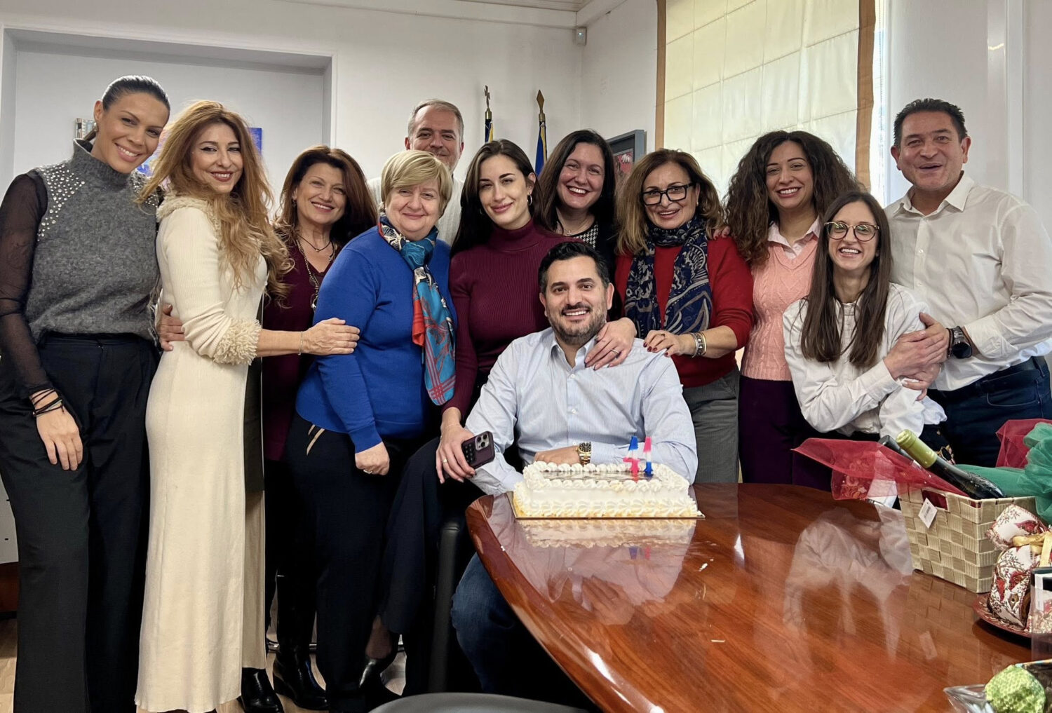 Μια όμορφη έκπληξη για τον δήμαρχο Αγίων Αναργύρων-Καματερού Σταύρο Τσίρμπα