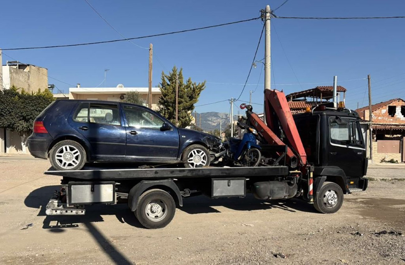 Αστυνομική επιχείρηση στις Αχαρνές – Ξήλωσαν παράνομα καλώδια ρεύματος, αφαίρεσαν διπλώματα και άδειες κυκλοφορίας