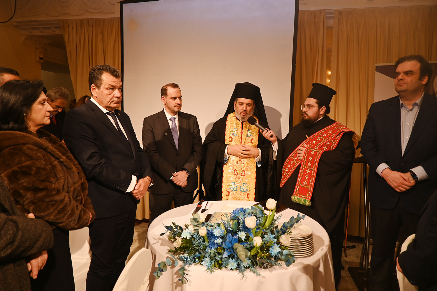“Πλημμύρισαν” τα Μέγαρα για την κοπή της βασιλόπιτας του υφυπουργού και βουλευτή Γιώργου Κώτσηρα (εικόνες & βίντεο)