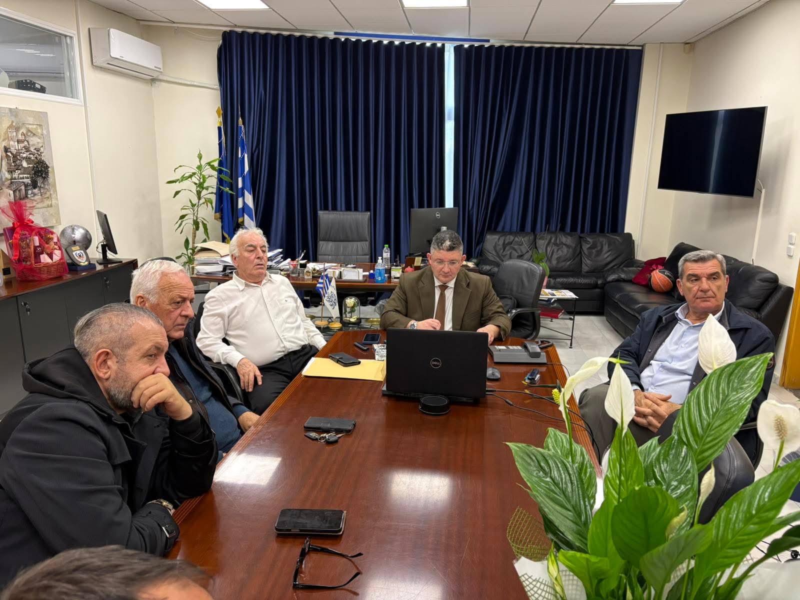 Αχαρνές: Ευρεία σύσκεψη για το κόκκινο ελάφι και την αυξημένη παρουσία λύκων στην Πάρνηθα
