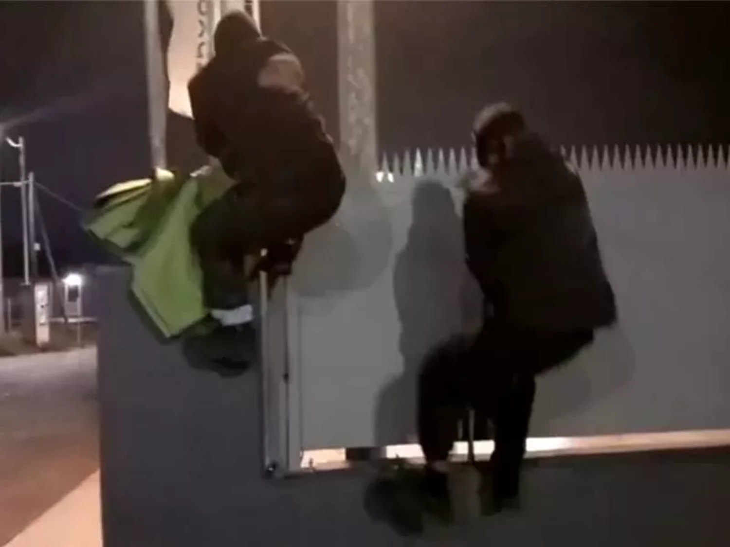 Eπίθεση του Ρουβίκωνα σε λάθος στόχο: Ήθελε να επιτεθεί στα γραφεία της «Βιολάντα» στις Αχαρνές