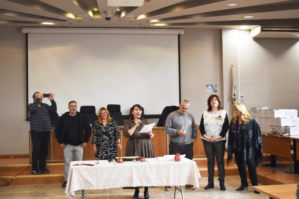 Με αισιοδοξία, αλλά και τη σκέψη στους συναδέλφους που έφυγαν από τη ζωή έκοψε τη βασιλόπιτα το Σωματείο Εργαζομένων Δήμου Φυλής