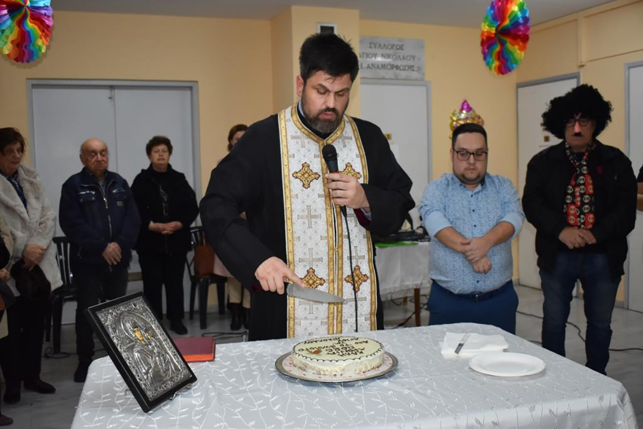 Με αποκριάτικο κέφι ο Σύλλογος Αγίου Νικολάου Άνω Λιοσίων έκοψε τη βασιλόπιτα