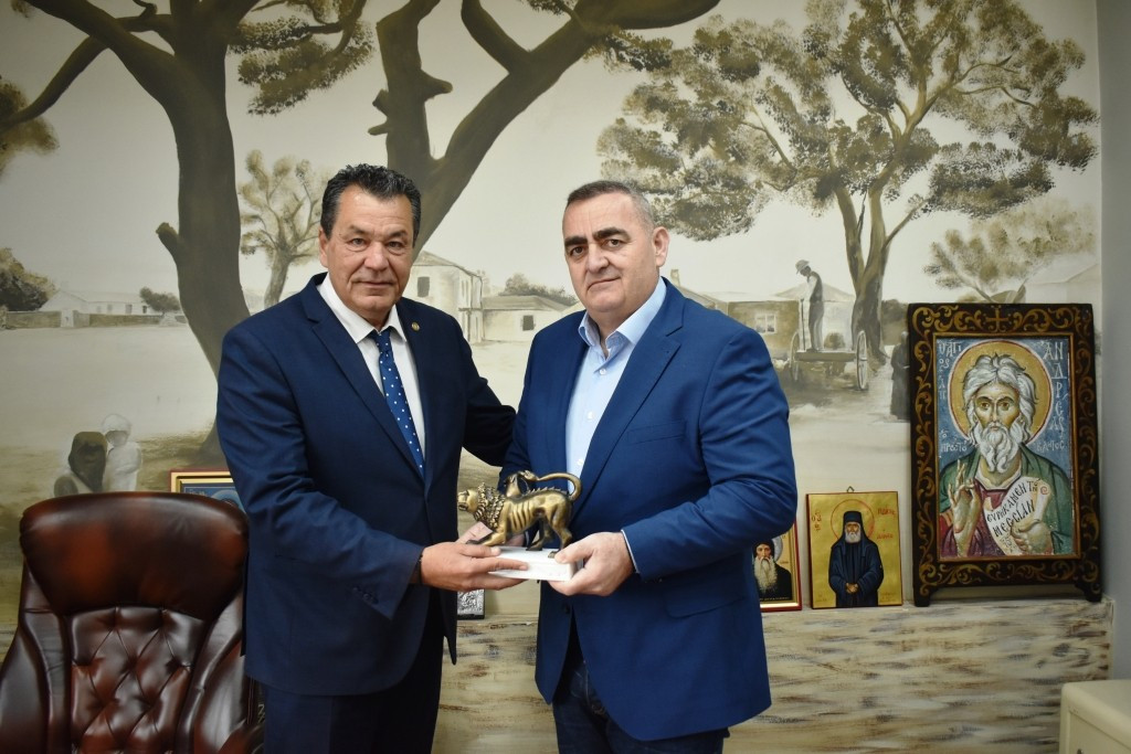 Στο Δημαρχείο Άνω Λιοσίων ο ευρωβουλευτής ΝΔ Φρέντης Μπελέρης
