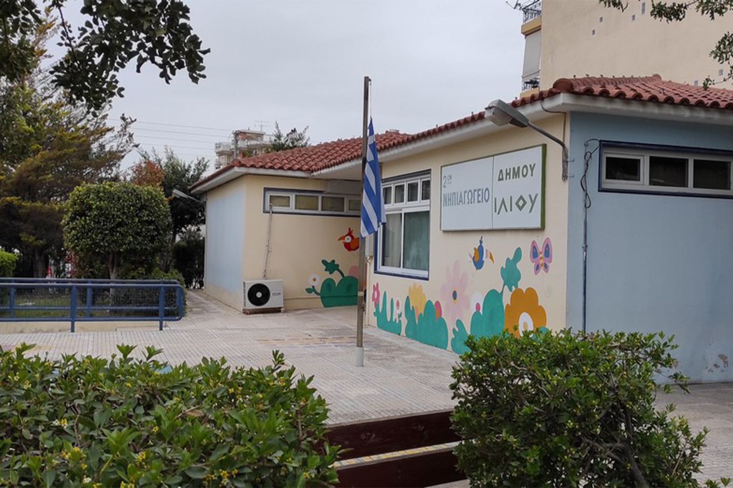 Μπάζει νερά η στέγη στο 2ο Νηπιαγωγείο Ιλίου – “Καμπανάκι” από τις νηπιαγωγούς – Κανένα χρονοδιάγραμμα αποκατάστασης από τη διοίκηση Αλεβίζου