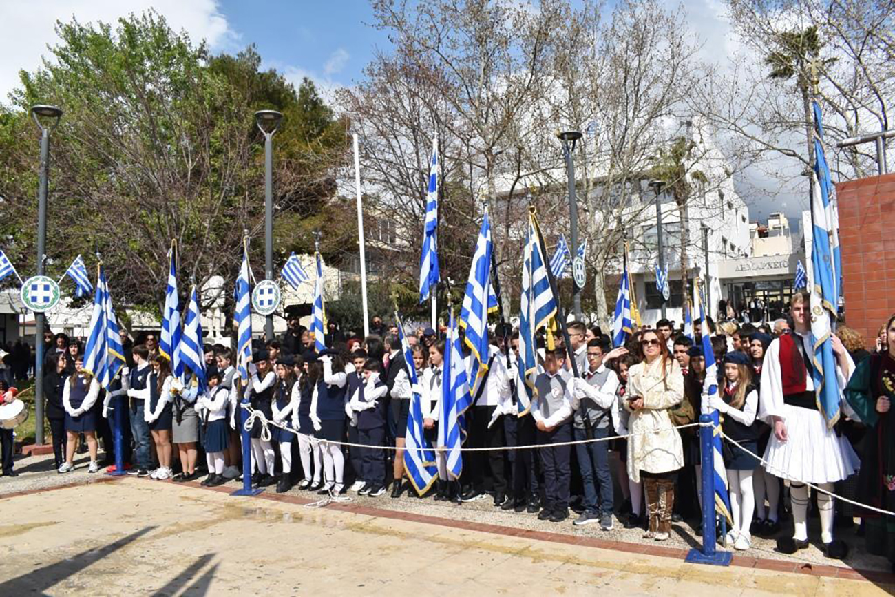 Δήμος Φυλής: Τιμή στους ήρωες του 1821 με την κατάθεση στεφάνων στην πλατεία Ηρώων Άνω Λιοσίων