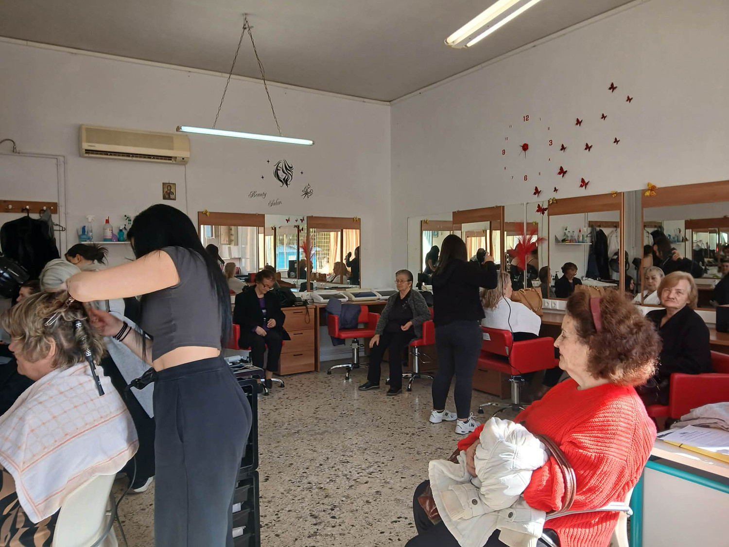 Φροντίδα και περιποίηση για μέλη των ΚΑΠΗ Δήμου Φυλής από σπουδαστές του ΕΠΑΛ Άνω Λιοσίων